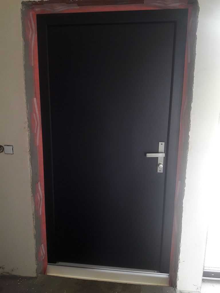 Drzwi czarne Luborzyca 01