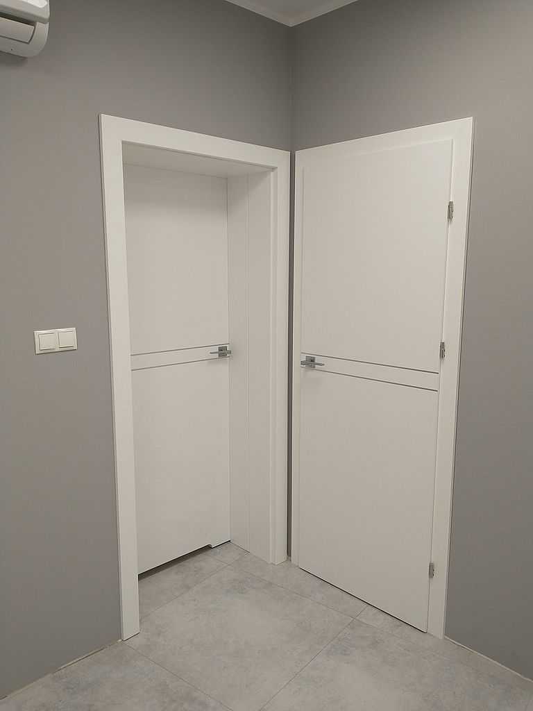 Drzwi ze srebrnym paskiem Szczecin 01