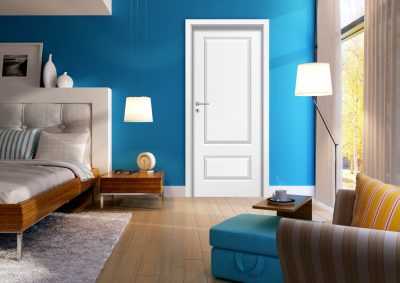 Na obrazku przedstawione są przykłady nowych drzwi i rozwiązań oferowanych przez POL-SKONE, z zachętą do odwiedzenia salonów firmy w celu zapoznania się z pełną ofertą i inspiracjami na nadchodzący rok.