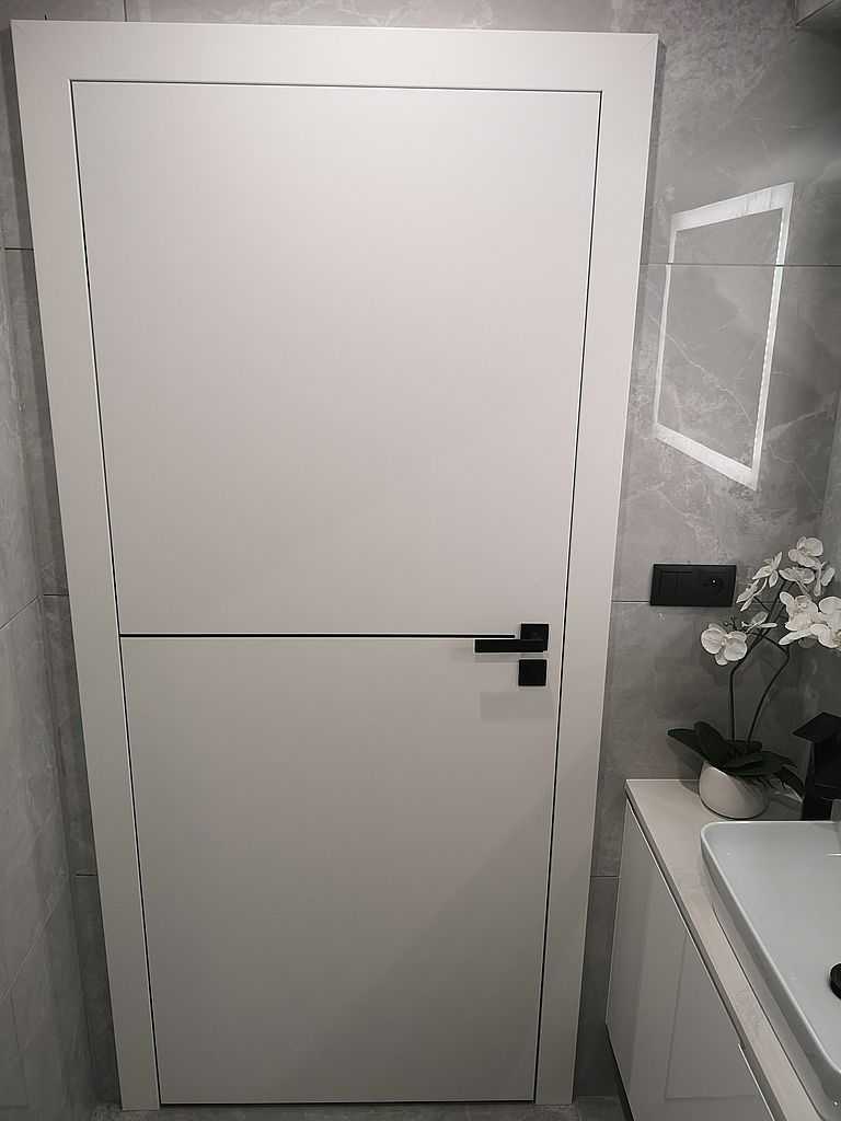 Drzwi z czarną intarsją Poznań 08
